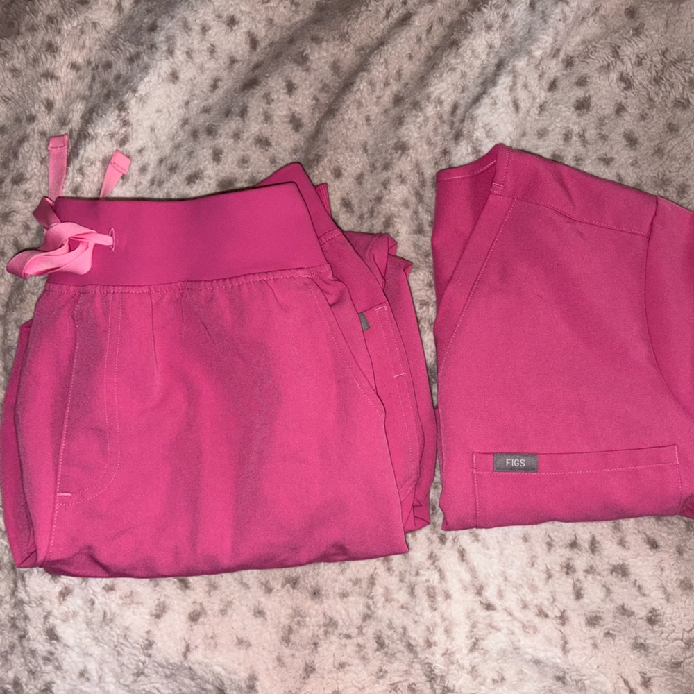 Figs Vibrant Pink Scrub Set